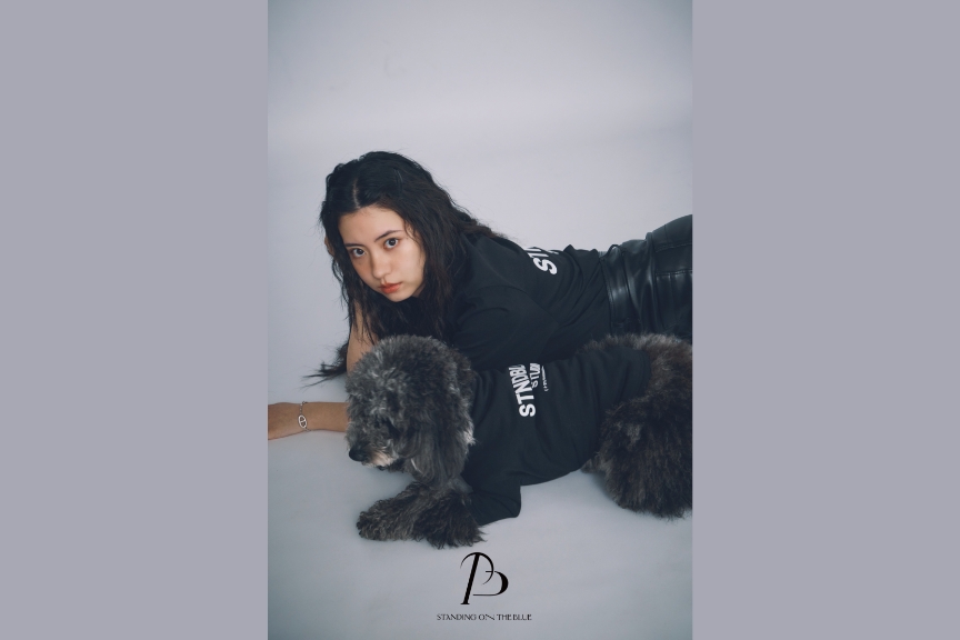 STANDING ON THE BLUE　メイン画像02