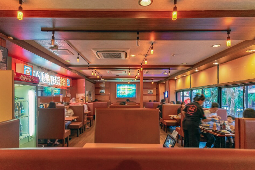 ステーキハウス８８ 国際通り店 店内
